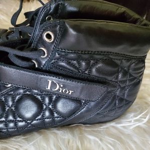 Women's quilted leather sneakers